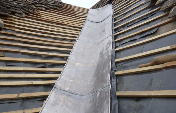 Stonesfield slate on a listed cottage, Oxfordshire